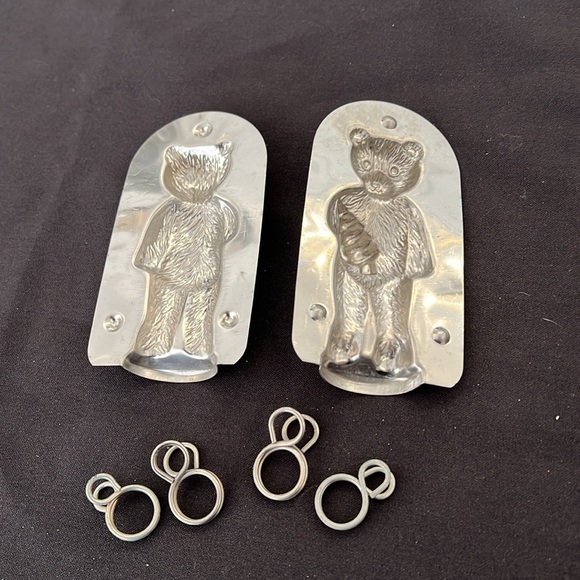 Vintage Teddy Bear Holding a Christmas Tree Metal Chocolate
Candy Mold - Picture 4 of 5